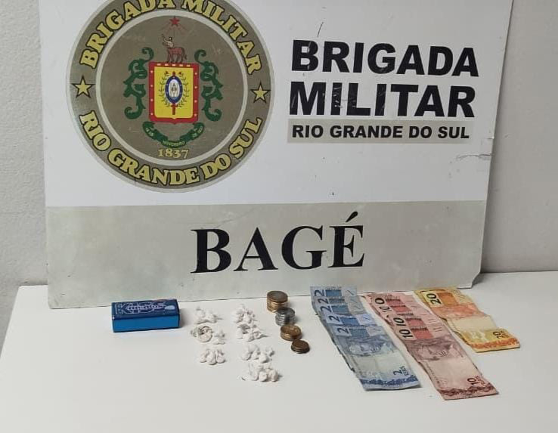 OAB Barro Preto - Mulher é presa por tráfico de drogas no Centro
