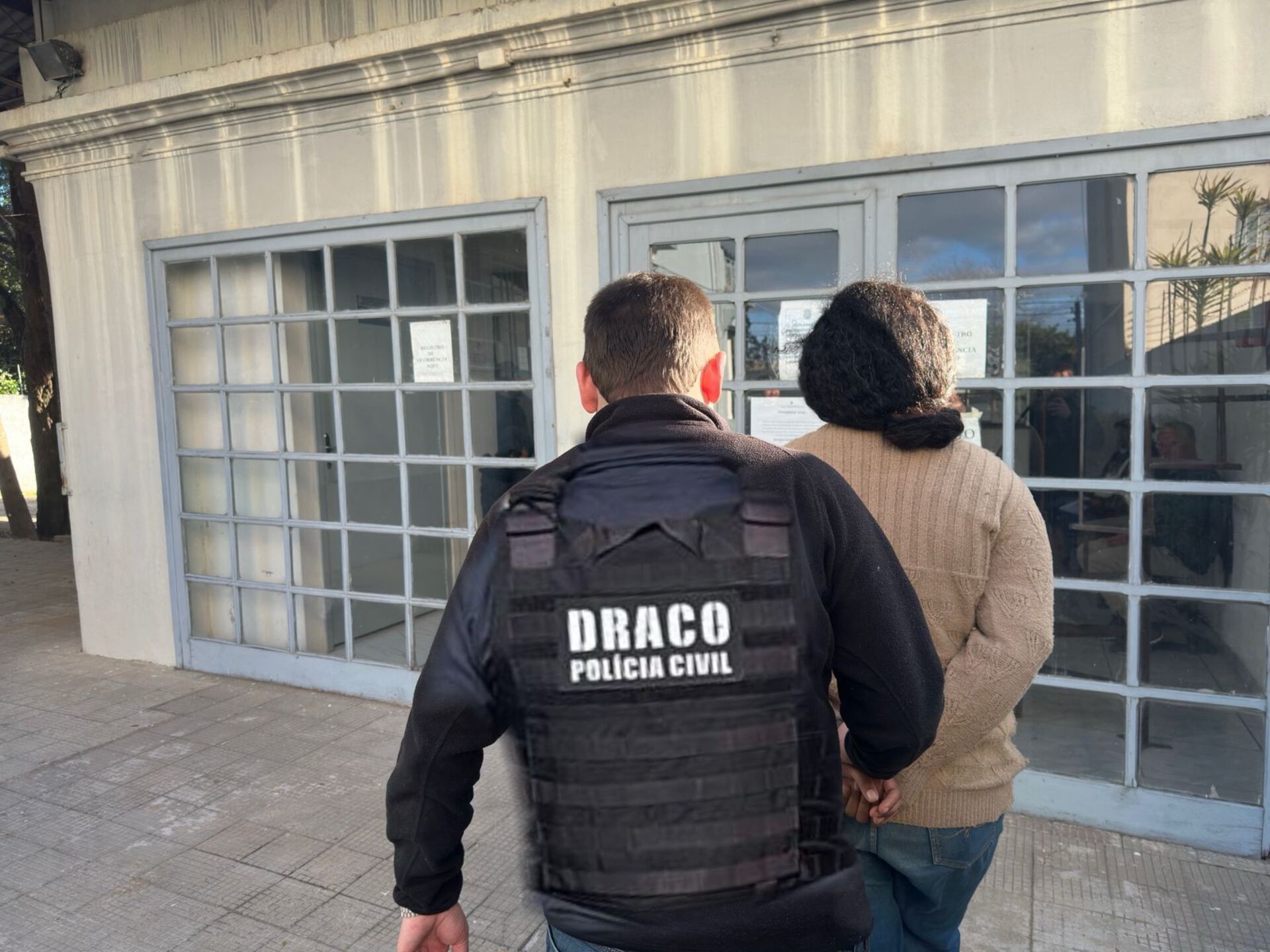 OAB Barro Preto - Mulher foragida por tráfico é presa em operação conjunta