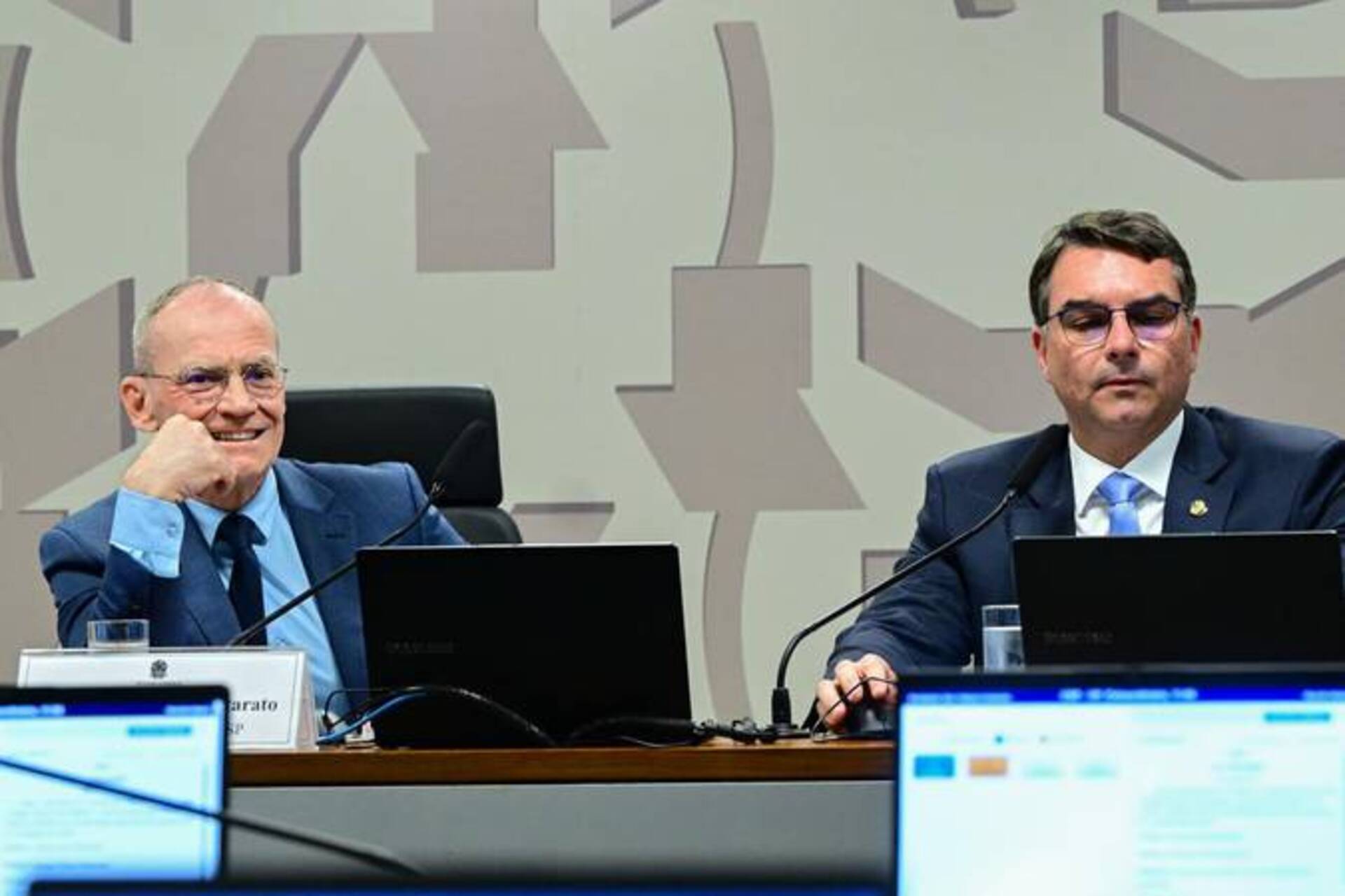OAB Barro Preto - Projeto obriga bloqueio de celular após furto
