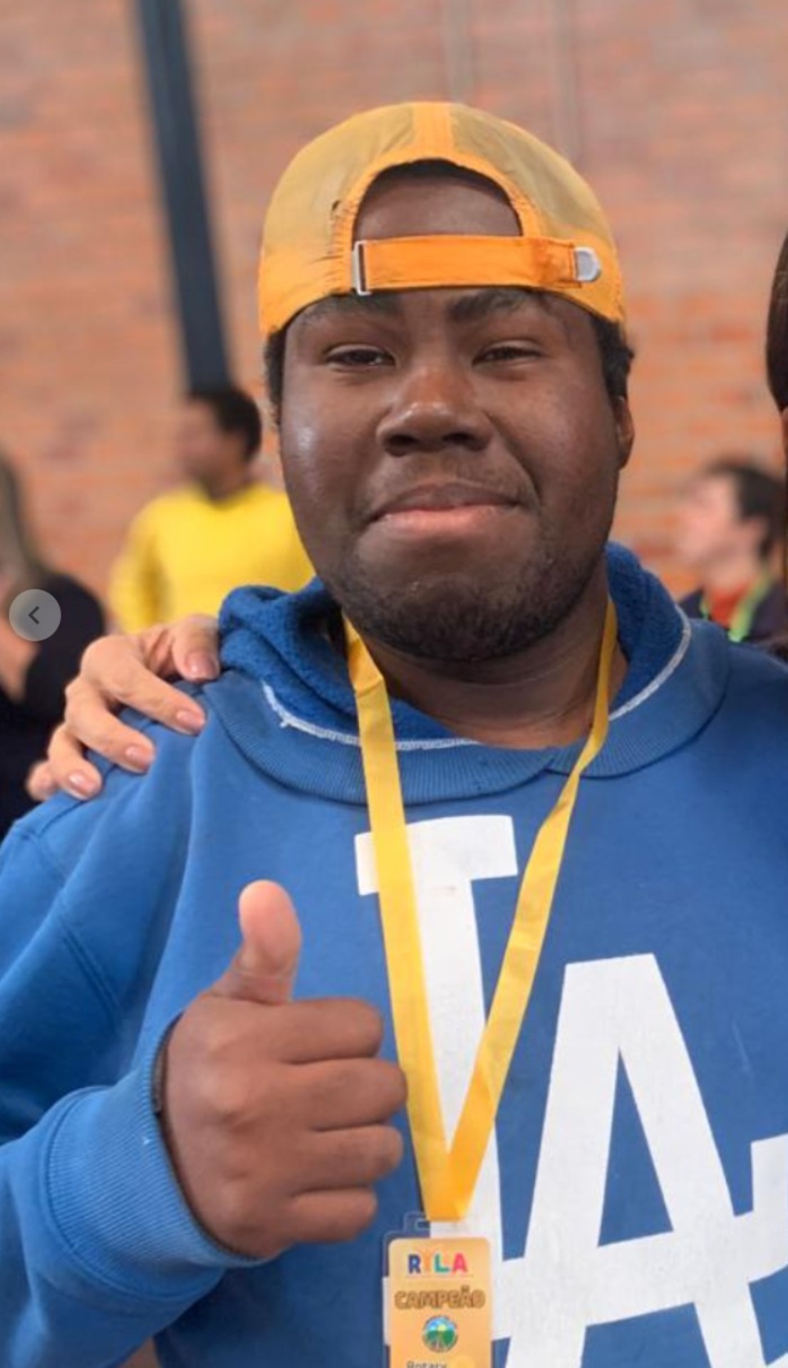 Jovem é apaixonado pelo skate