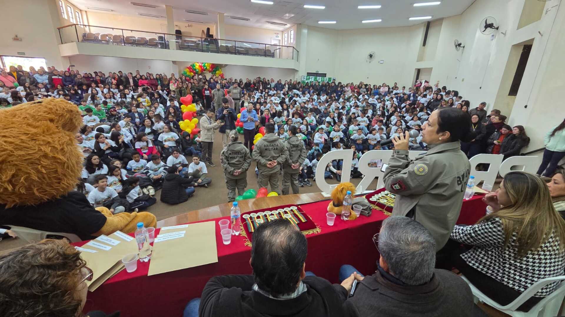 OAB Barro Preto - Formatura do PROERD reúne quase 600 alunos em Bagé