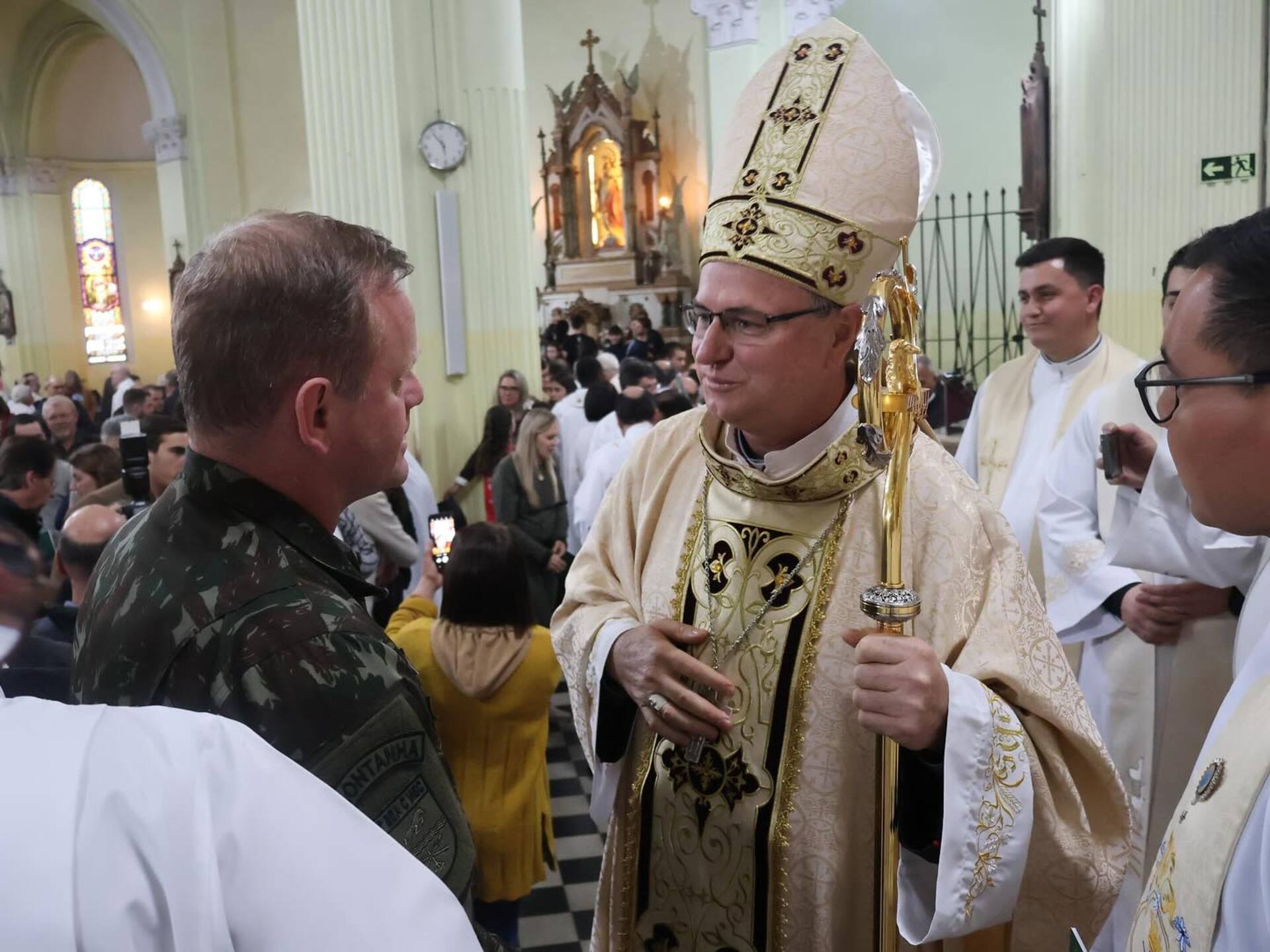 Bispo inicia seu trabalho visitando paróquias e participando de encontros com fiéis e líderes religiosos da Diocese