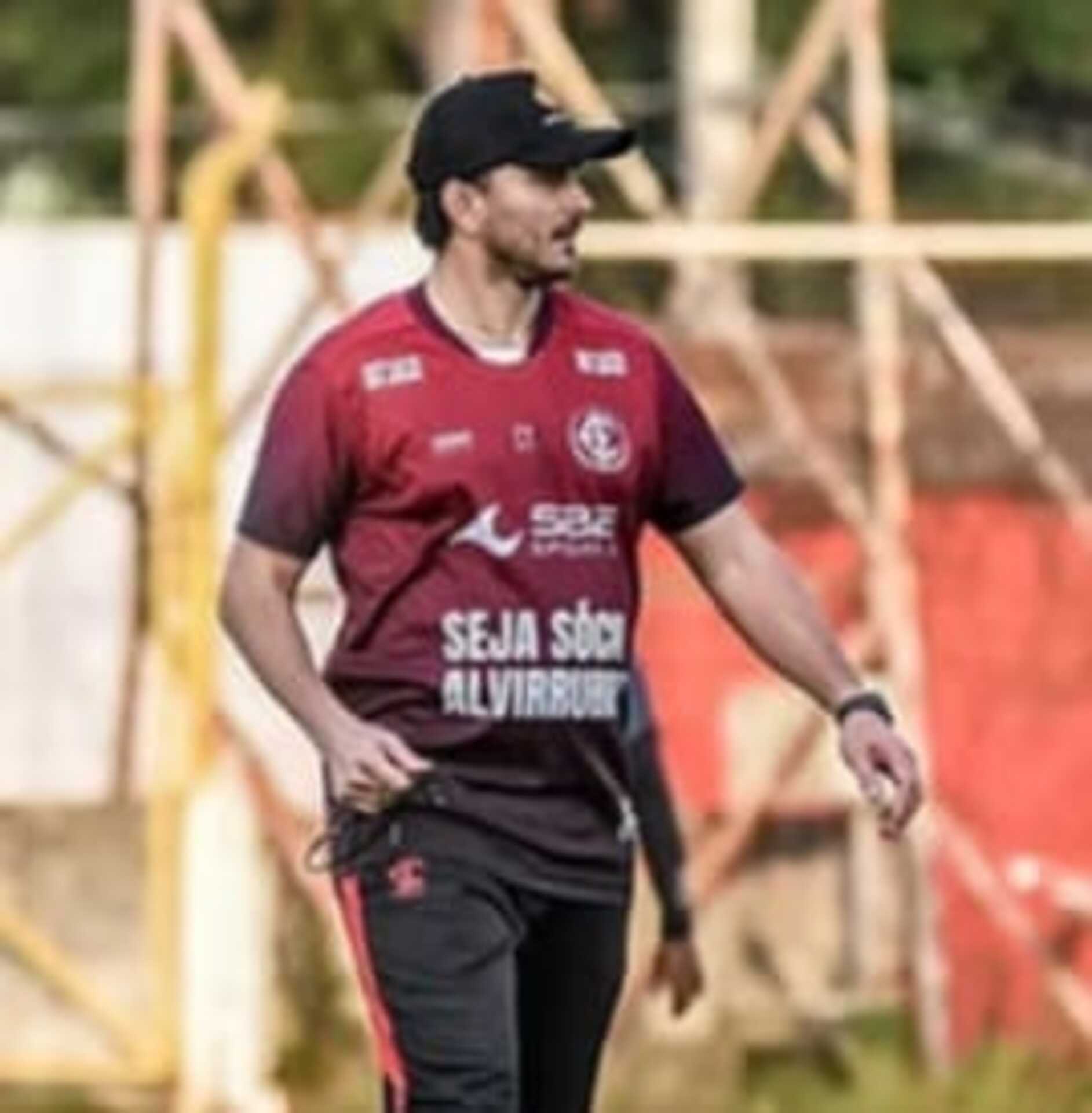 Treinador conquistou o segundo acesso consecutivo