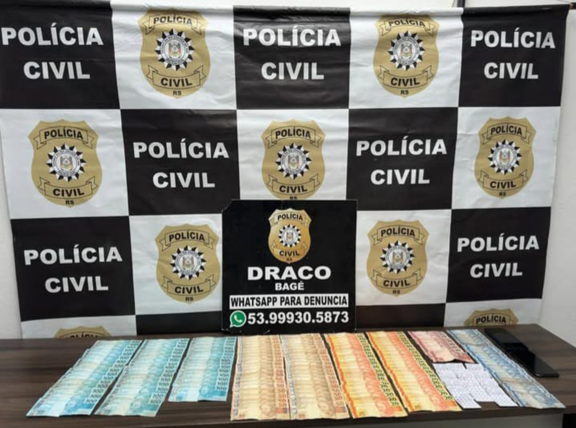 OAB Barro Preto - Policiais apreendem dinheiro usado em empréstimos de colombianos