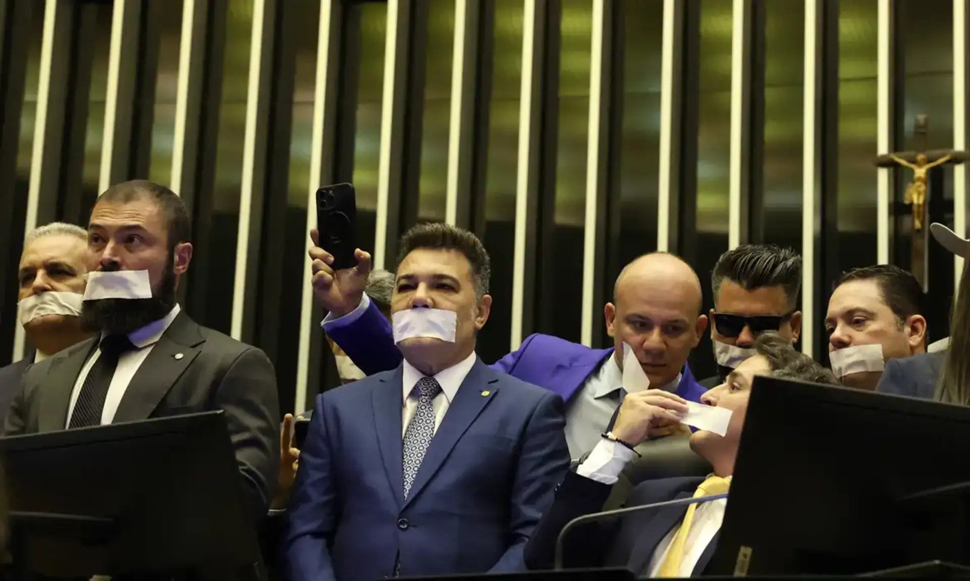 OAB Barro Preto - Oposição pernoita no Congresso Nacional para impedir trabalhos
