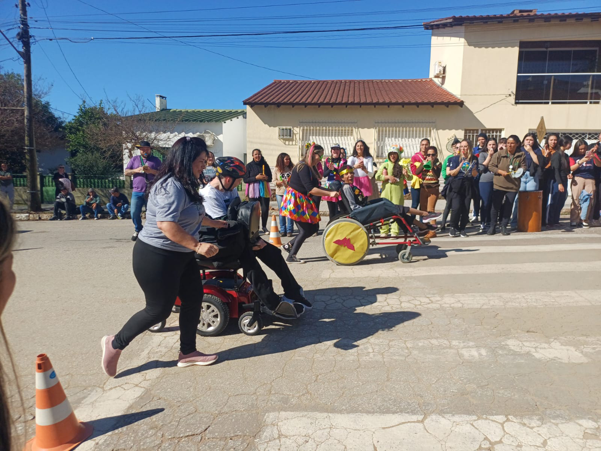 Mais de 100 pessoas participaram da Corrida Fantástica