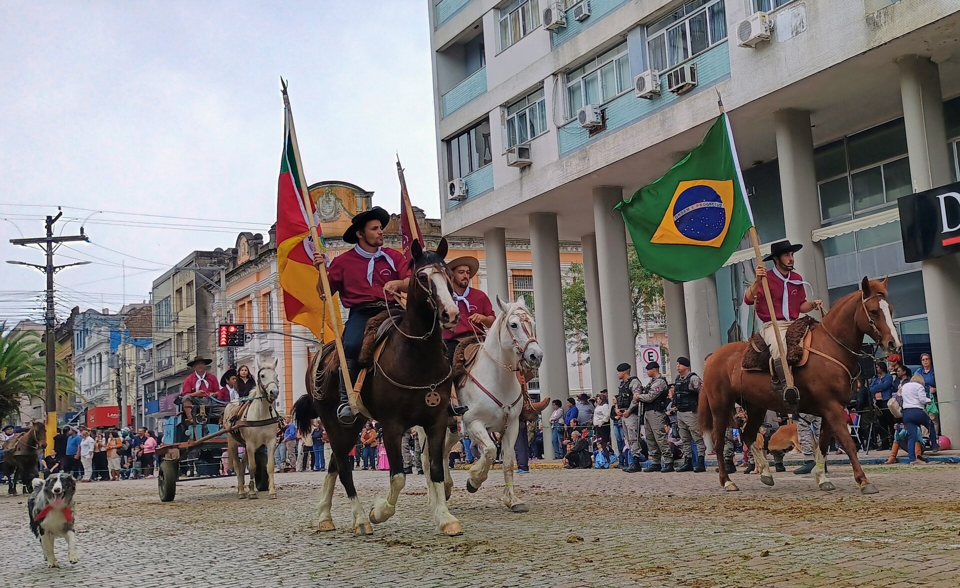 OAB Barro Preto - Cavalarianos levam bageenses para celebrar o Dia do Gaúcho na Sete