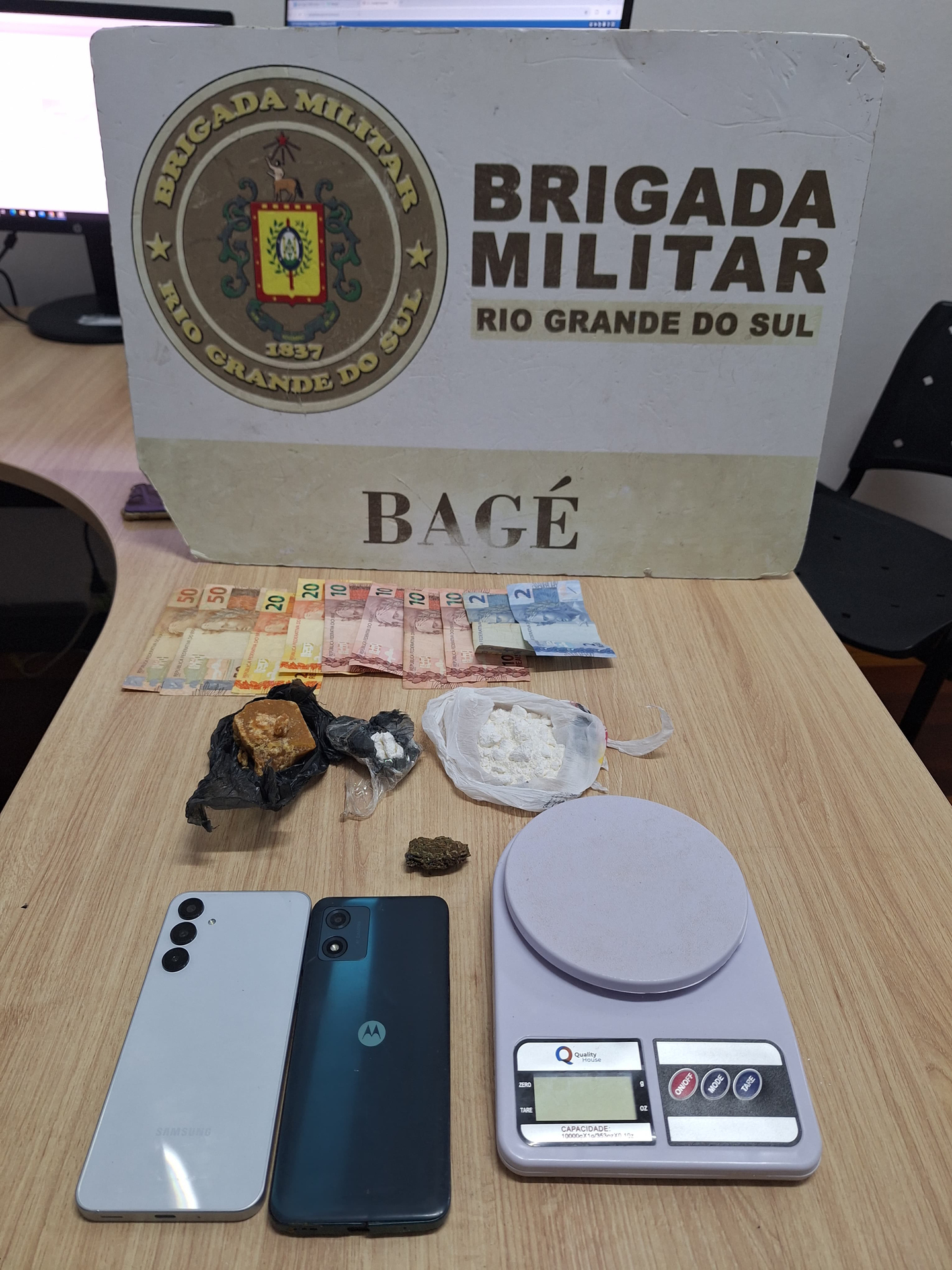 OAB Barro Preto - Três menores são apreendidos por tráfico