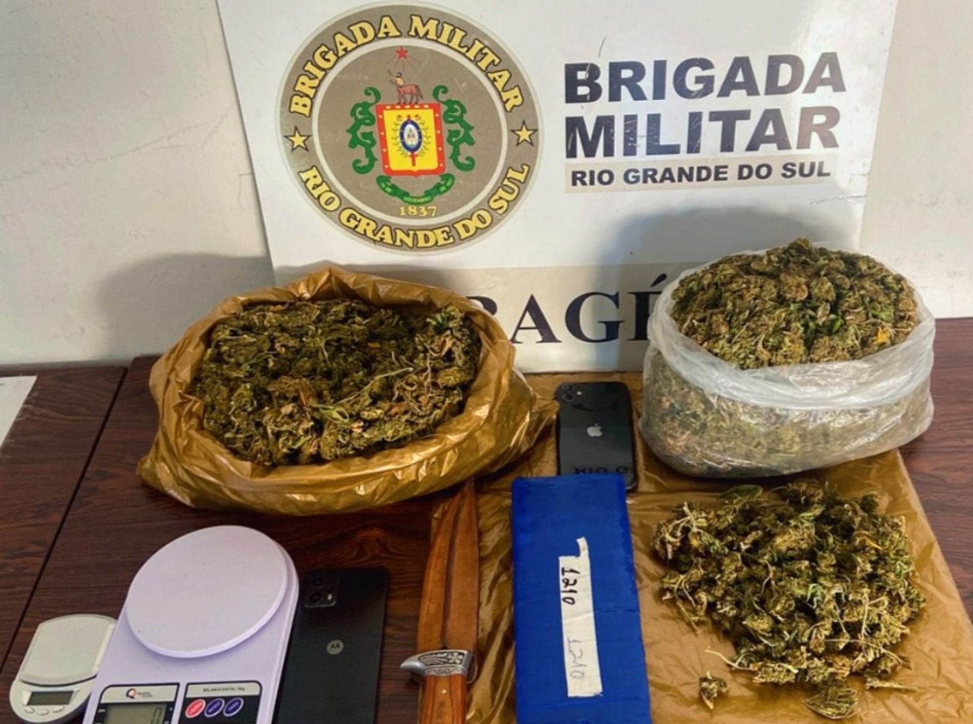 OAB Barro Preto - Homem é preso com cerca de um quilo de maconha