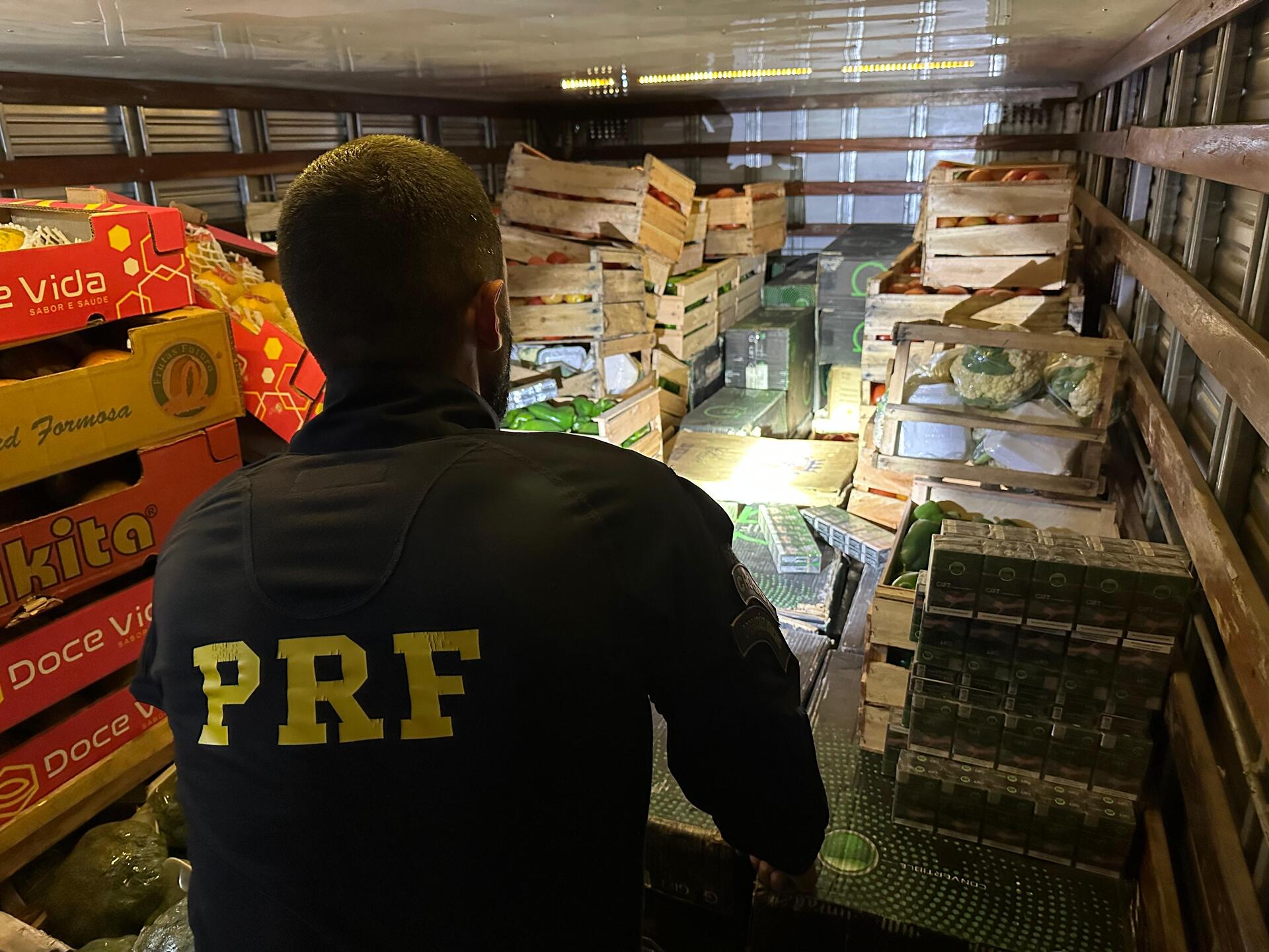 OAB Barro Preto - PRF apreende mais de 50 mil maços de cigarros contrabandeados