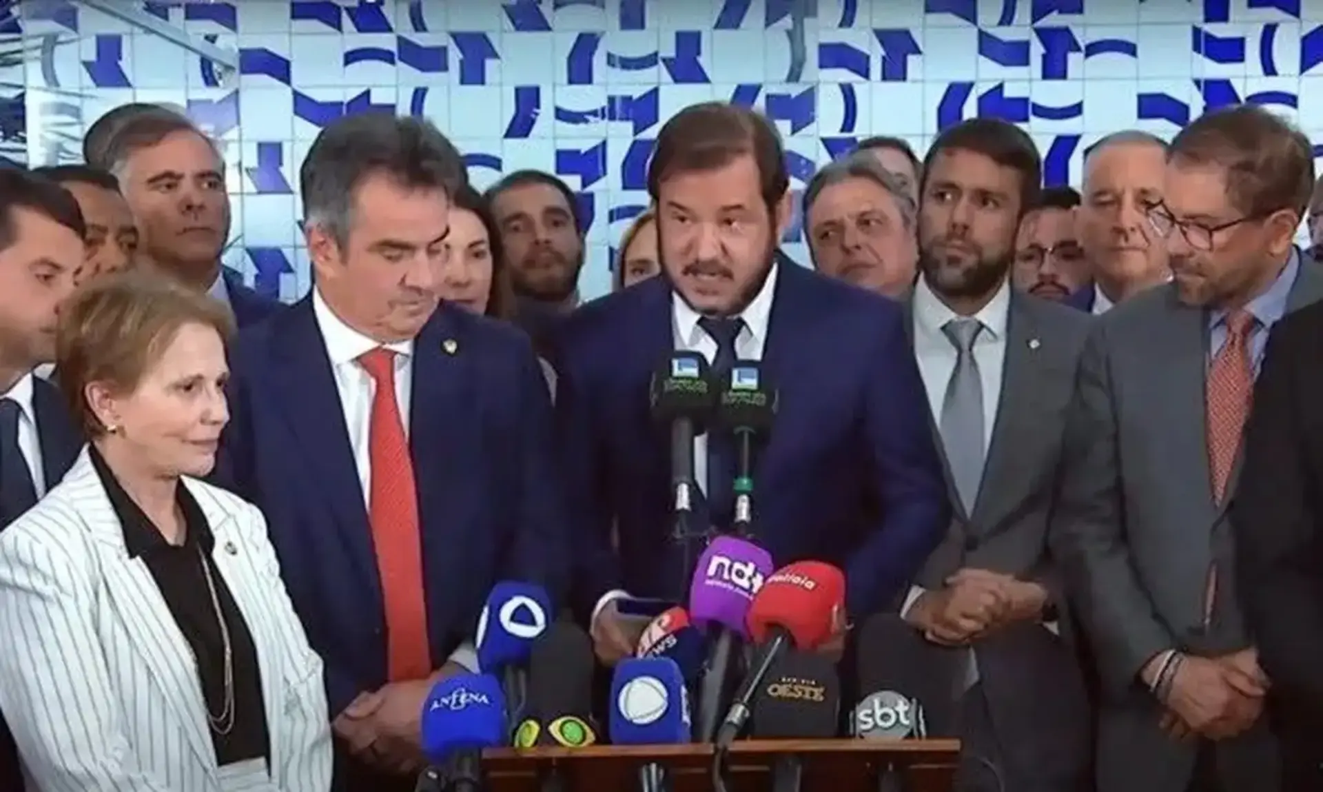 OAB Barro Preto - União Brasil e PP anunciam afastamento do governo Lula
