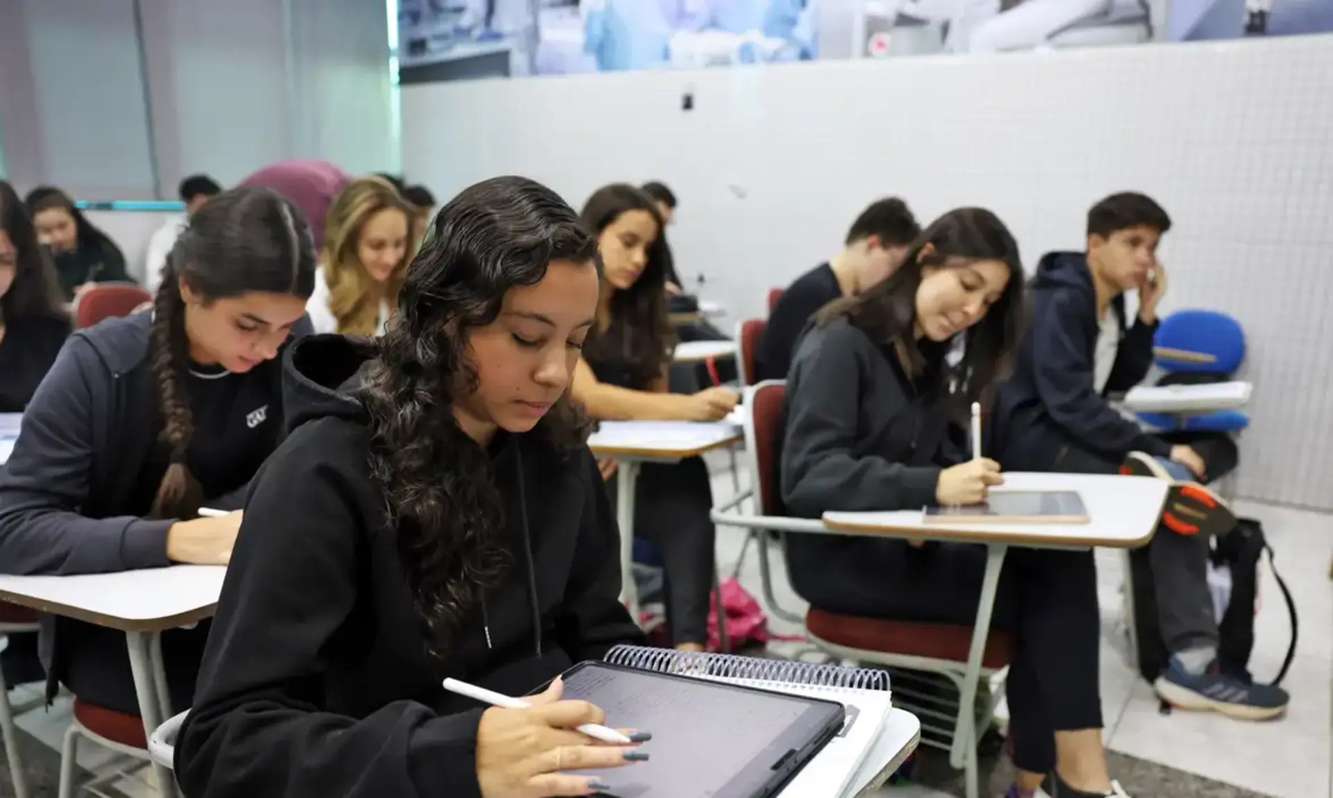 OAB Barro Preto - Sete em cada 10 alunos do ensino médio usam IA generativa em pesquisas