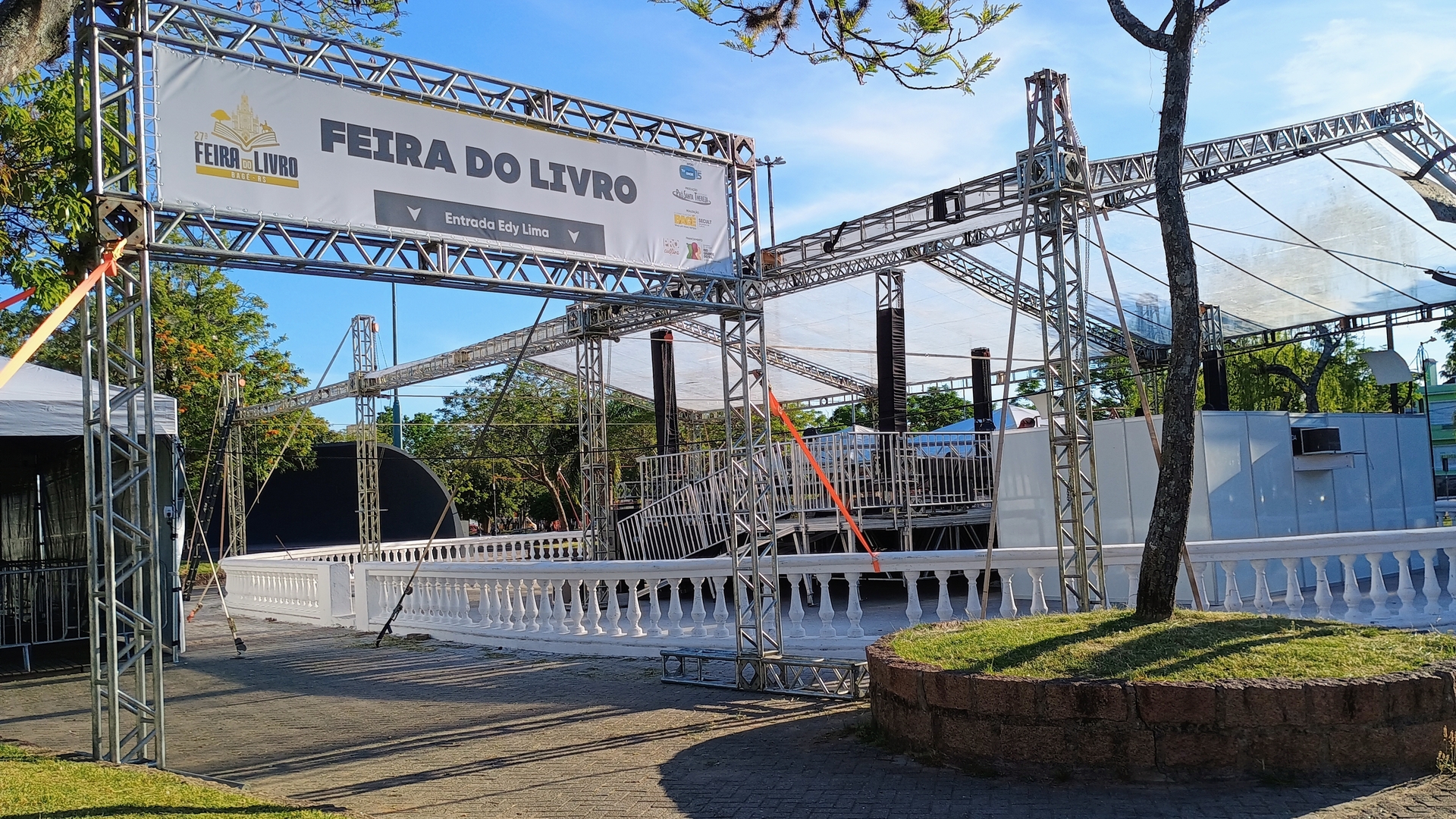 OAB Barro Preto - Feira do Livro começa na Praça de Esportes