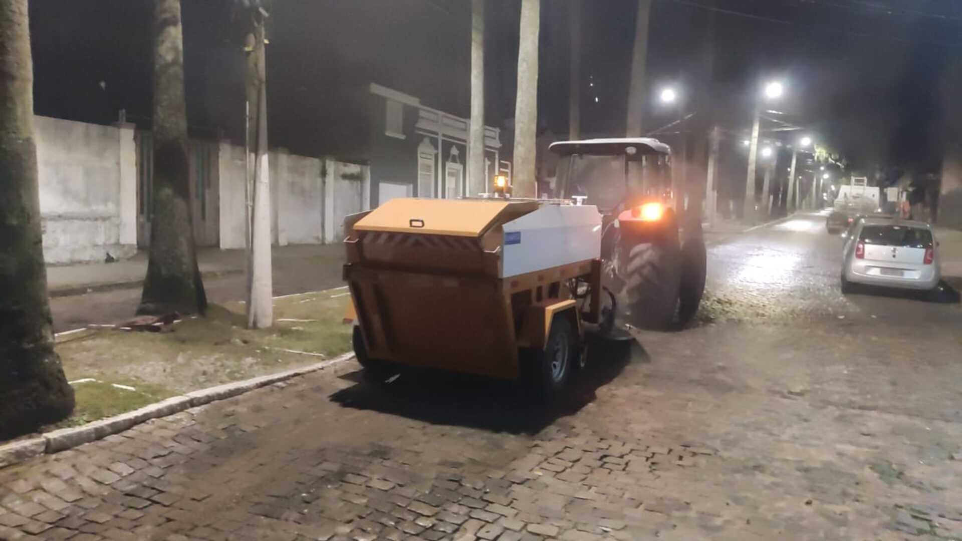 OAB Barro Preto - Varredeira mecanizada será usada na limpeza noturna