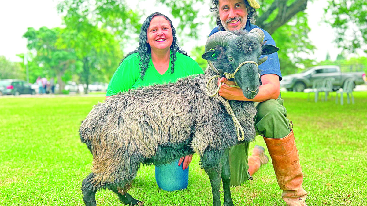 OAB Barro Preto - Casal do Paraná cruza o país para participar de feira em Bagé