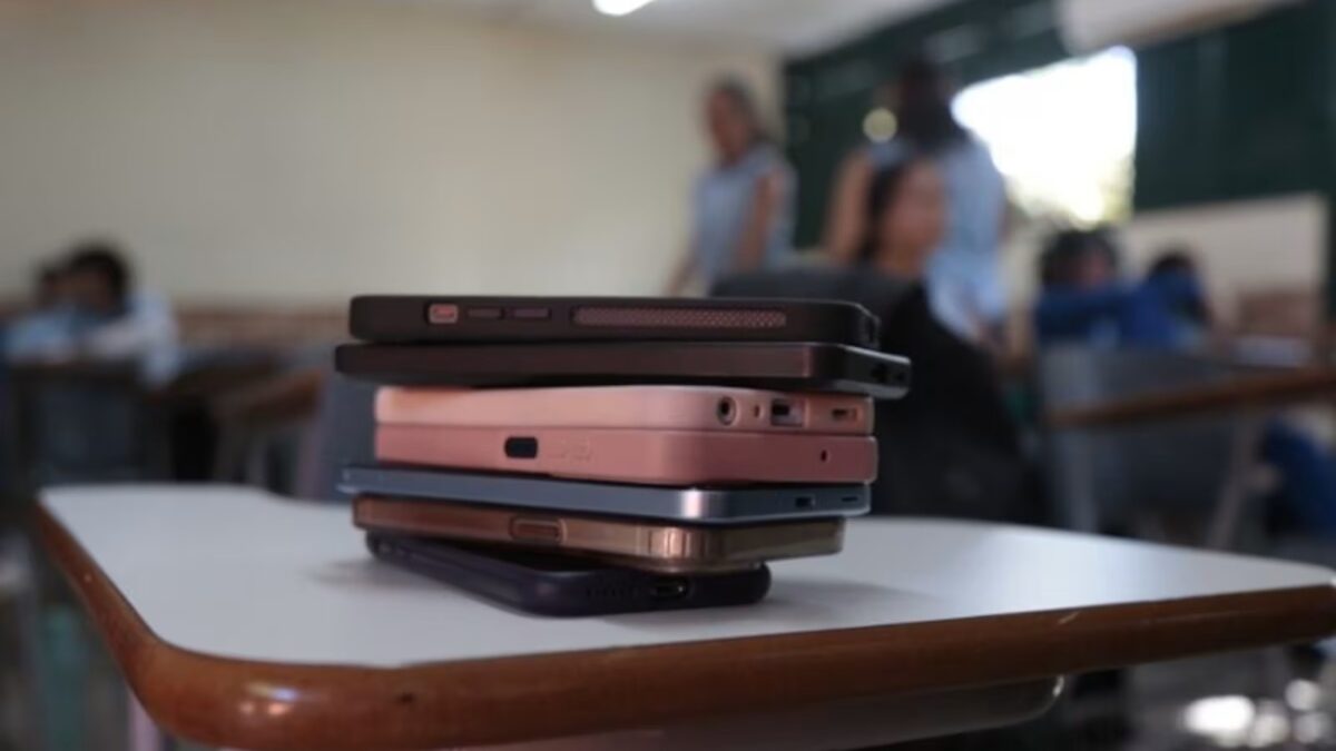 OAB Barro Preto - MEC vai avaliar impacto da restrição de celulares nas escolas