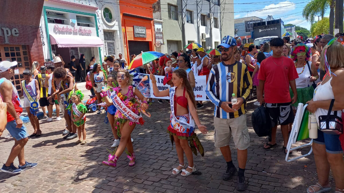 OAB Barro Preto - Carnaval Popular leva alegria e movimenta comércio